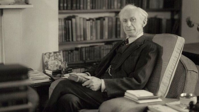 Bertrand Russell, ilmuwan dan akademisi sohor yang menganggap dirinya agnostik dan anti-teisme.