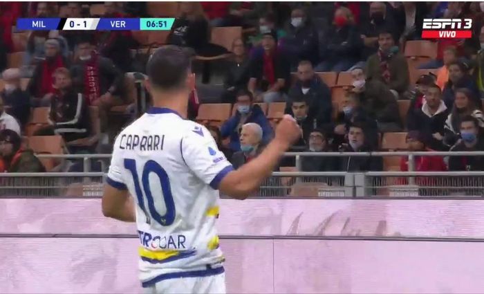 Gianluca Caprari mencetak gol Hellas Verona ke gawang AC Milan di partai Liga Italia.