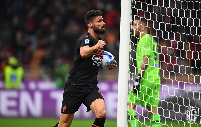 Olivier Giroud sukses mencetak gol ke gawang Hellas Verona pada kemenangan 3-2 AC Milan.