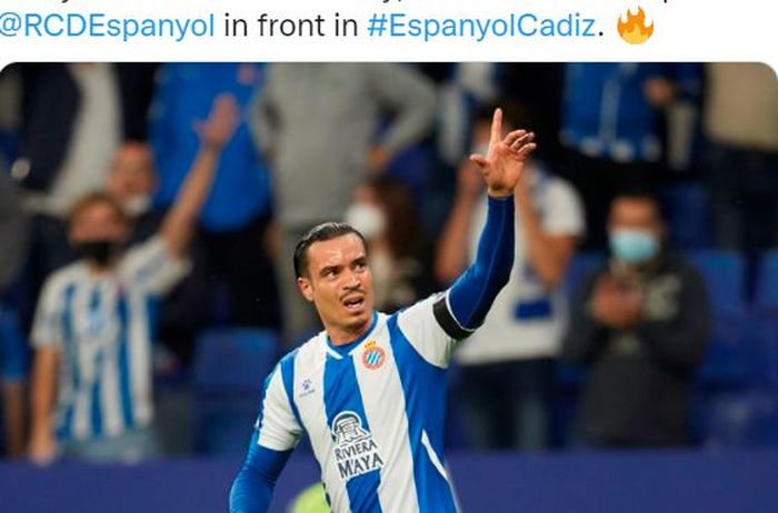 Striker Espanyol, Raul de Tomas, merayakan gol ke gawang Cadiz dalam laga pekan kesembilan Liga Spanyol di Stadion RCDE, Senin (18/10/2021).