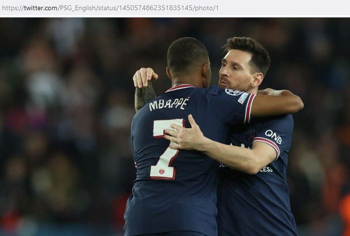 Striker Paris Saint-Germain, Lionel Messi, merayakan gol bareng Kylian Mbappe dalam laga Grup A Liga Champions kontra RB Leipzig di Stadion Parc des Princes, Selasa (19/10/2021).