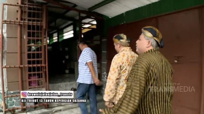 Pintu masuk Rumah Suzanna 