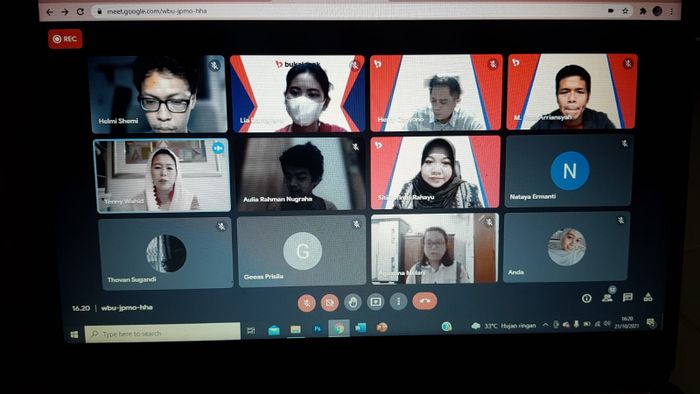 Menyambut Hari Sumpah Pemuda yang akan jatuh tanggal 28 Oktober, Komisaris Bukalapak, Yenny Wahid, dalam jumpa pers virtual Kamis (21/10/2021).