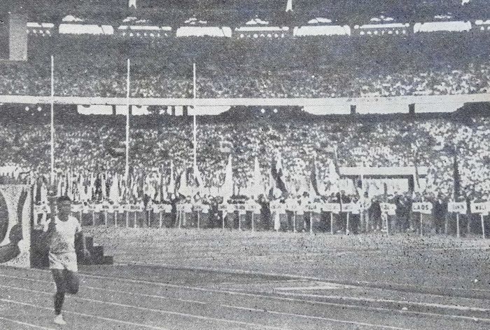 Obor GANEFO dibawa pada Pesta Olahraga GANEFO I, Jakarta, 1963 di Stadion Gelora Bung Karno.