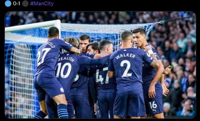 Para pemain Manchester City merayak gol pertama mereka ke gawang Brighton yang dicetak oleh Ilkay Guendogan