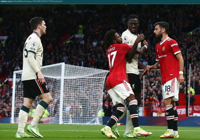 Momen Fred dan Ibrahima Konate pada laga Manchester United versus Liverpool.