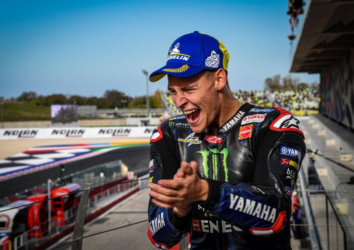 Pembalap Monster Energy Yamaha, Fabio Quartararo, saat merayakan kesuksesa menjadi juara MotoGP 2021 pada ajang MotoGP Emilia Romagna 2021 di Sirkuit Misano, Italia, Minggu (24/10/2021).