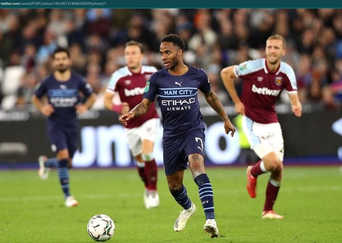 Raheem Sterling gagal membawa Manchester City lolos ke perempat final Piala Liga Inggris atau Carabao Cup usai kalah di babak adu penalti.