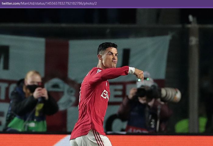 Striker Manchester United, Cristiano Ronaldo, merayakan gol dalam laga Grup F Liga Champions kontra Atalanta di Stadio di Bergamo, Selasa (2/11/2021).