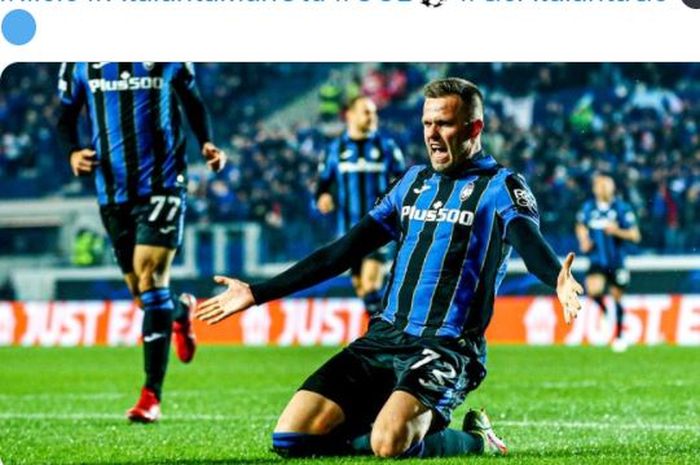 Striker Atalanta, Josip Ilicic, merayakan gol dalam laga Grup F Liga Champions kontra Manchester United di Stadio di Bergamo, Selasa (2/11/2021).