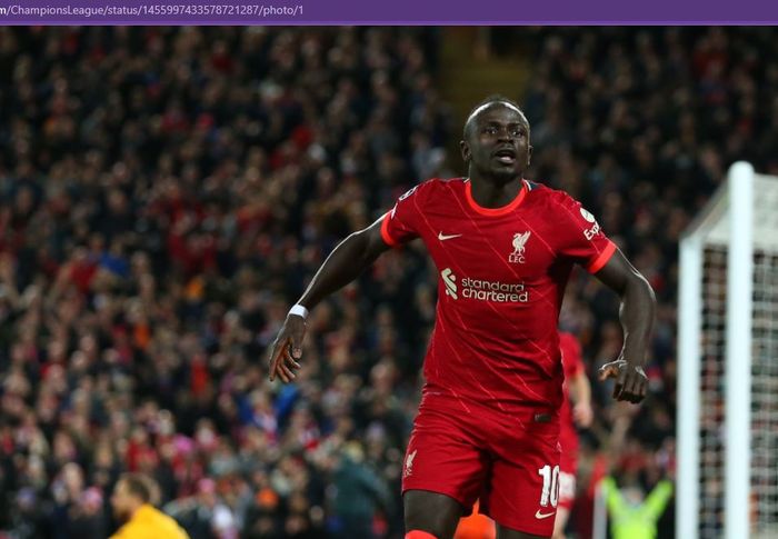 Striker Liverpool, Sadio Mane, merayakan gol ke gawang Atletico Madrid dalam laga Grup B Liga Champions di Stadion Anfield, Rabu (3/11/2021).