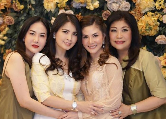 Margaret Vivi bareng geng sosialitanya