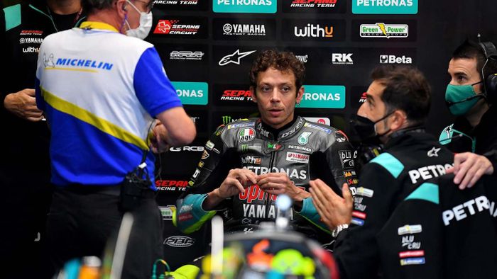 Pembalap Petronas Yamaha SRT, Valentino Rossi, pada seri balap MotoGP Algarve 2021 di Sirkuit Internasional Algarve.