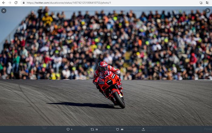 Pembalap Ducati Lenovo, Francesco Bagnaia, saat mengaspal pada MotoGP Algarve 2021 di Sirkuit Algarve, Portimao, Portugal, Minggu (7/11/2021).