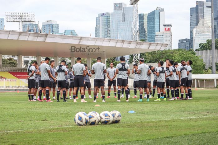 Skuat timnas Indonesia sedang berlatih di Stadion Madya, Senayan, Jakarta, 10 November 2021.