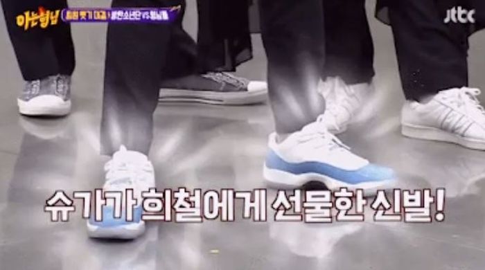 Sepasang sneakers hadiah dari Suga BTS untuk Heechul Super Junior 