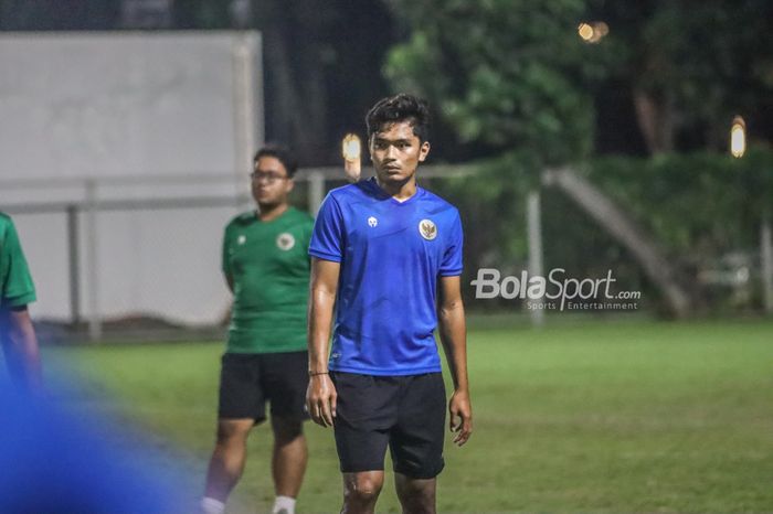 Ahmad Agung Setia Budi nampak ikut mengikuti pemusatan latihan timnas Indonesia di Lapangan B, Senayan, Jakarta, 9 November 2021.