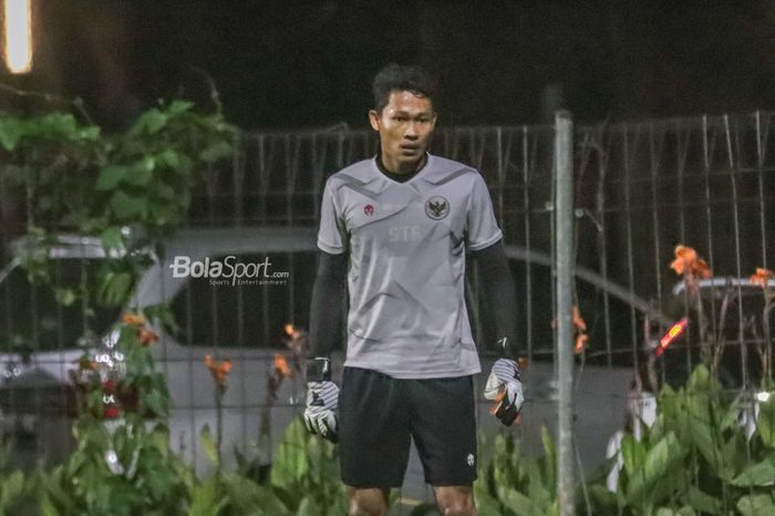 Syahrul Trisna Fadillah turut ikut dalam pemusatan latihan timnas Indonesia di Lapangan B, Senayan, Jakarta, 9 November 2021.