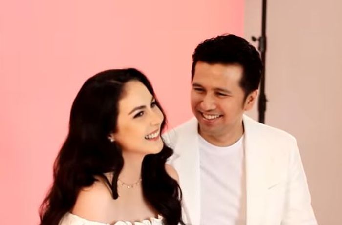Arumi Bachsin dan suaminya, Emil Dardak