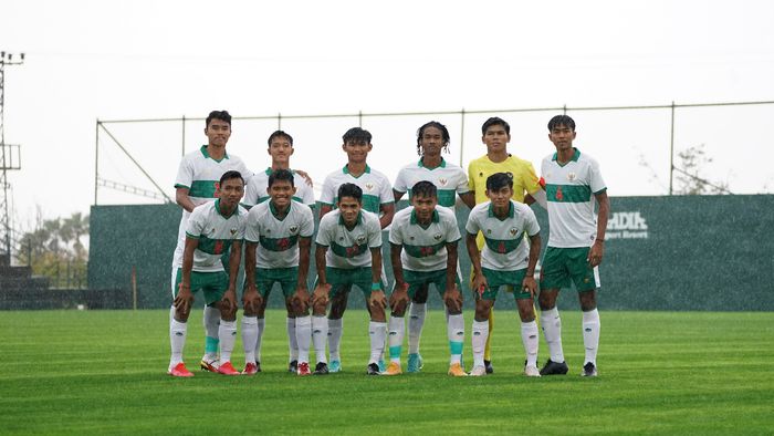 Skuad timnas U-18 Indonesia saat menghadapi klub Afrika, Mamakoto Gambia FC, pada laga uji coba di Turki.