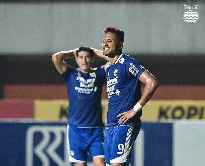Striker Persib Bandung, Wander Luiz, meluapkan kekecewaan usai gagal mengoptimalkan peluang pada laga kontra Arema FC di Liga 1 2021.