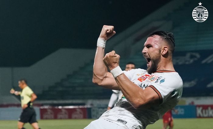 Striker Persija Jakarta, Marko Simic, merayakan gol yang dicetaknya ke gawang Borneo FC pada pekan ke-14 Liga 1 2021.