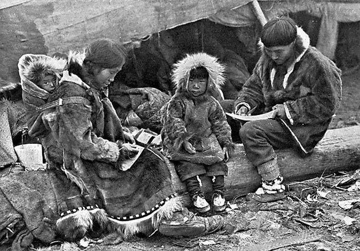 Potret keluarga Eskimo.