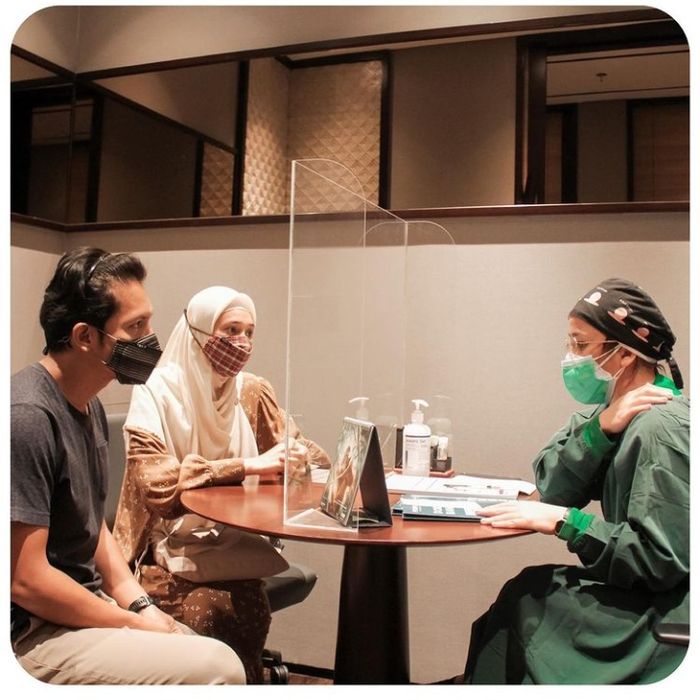 Dhini Aminarti konsul hamil