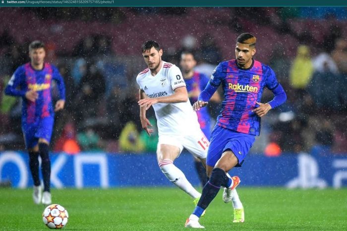 Bek tengah asal Uruguay milik Barcelona, Ronald Araujo.