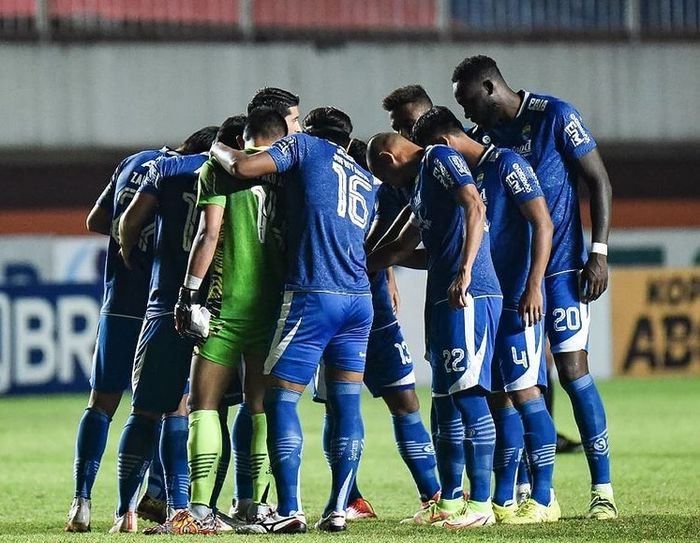 Skuad Persib Bandung melakukan tos penyemangat jelang lawan Arema FC pada pekan ke-14 Liga 1 2021.