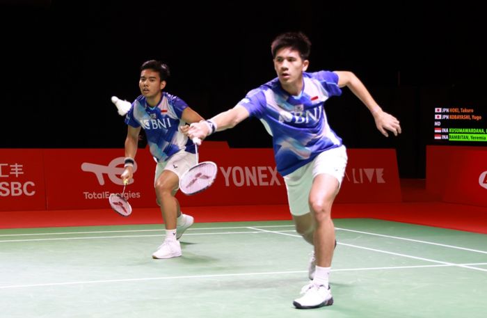 Pasangan ganda putra Indonesia, Pramudya Kusumawardana/Yeremia Erich Yoche Yacob Rambitan, pada laga perdana BWF World Tour Finals 2021 di Bali International Convention Centre, Nusa Dua, Rabu (1/12/2021).