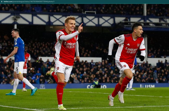 Martin Odegaard berhasil membawa Arsenal unggul 1-0 atas Everton pada babak pertama pertandingan pekan ke-15 Liga Inggris 2021-2022, Senin (6/12/2021) atau Selasa dini hari WIB.