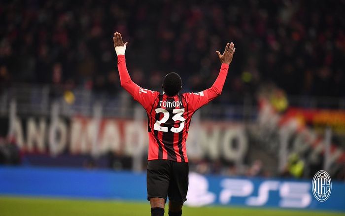 Fikayo Tomori merayakan gol untuk AC Milan saat  menjamu Liverpool dalam matchday terakhir babak penyisihan Grup B Liga Champions 2021-2022 di Stadion San Siro pada Selasa (7/12/2021) waktu setempat atau Rabu mulai pukul 03.00 dini hari WIB. 