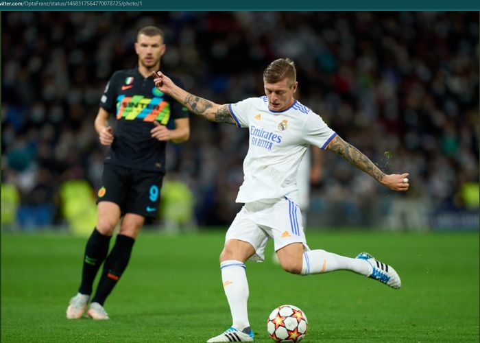 Toni Kroos berhasil mencetak gol ke-1000 bagi Real Madrid berkat tendangan jarak jauhnya ke gawang Inter Milan pada matchday ke-6 Grup D Liga Champions 2021-2022.