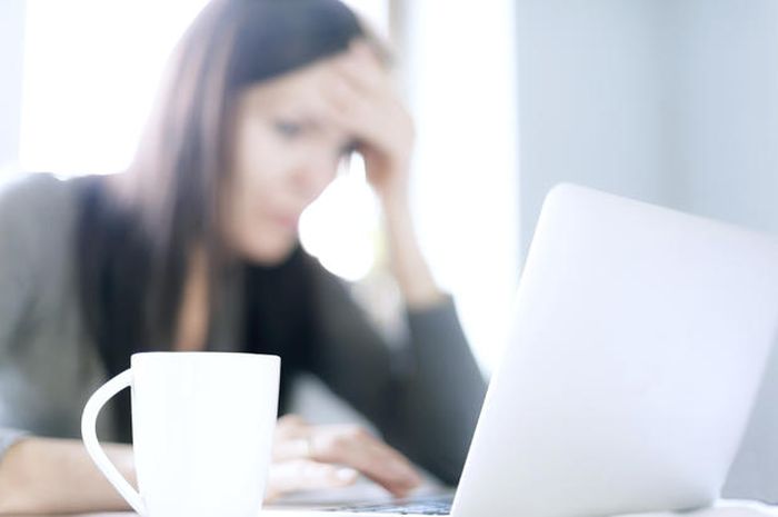 Meskipun begitu, ada beberapa kerugian dari kafein. Beberapa data penelitian menunjukkan kafein memiliki efek pada tulang wanita dan dapat menyebabkan osteoporosis.