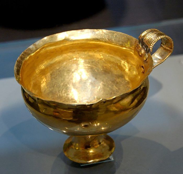 Bejana emas dari periode Mycenaean.