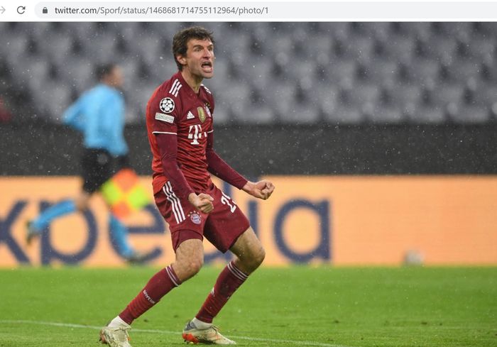 Pemain Bayern Muenchen, Thomas Mueller, merayakan gol ke gawang Barcelona dalam matchday ke-6 Grup E Liga Champions 2021-2022 di Allianz Arena, Rabu (8/12/2021) waktu setempat atau Kamis pukul 03.00 WIB.