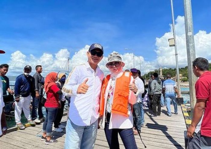 Bella Shofie saat blusukan bagi bantuan bersama suaminya