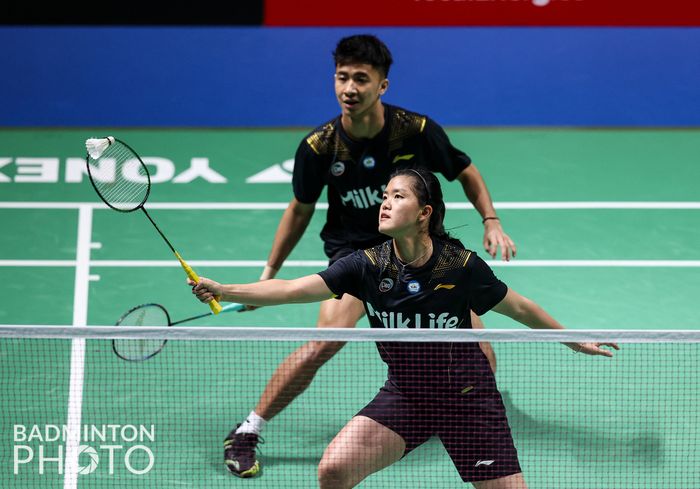 Pasangan ganda campuran Indonesia, Dejan Ferdinansyah/Serena Kani, saat bertanding pada babak pertama Kejuaraan Dunia 2021 di Palacio de los Deportes Carolina Marin, Huelva, Spanyol, 13 Desember 2021.