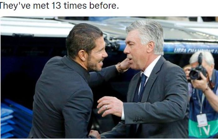 Pelatih Atletico Madrid, Diego Simeone, berpelukan dengan pelatih Real Madrid, Carlo Ancelotti.