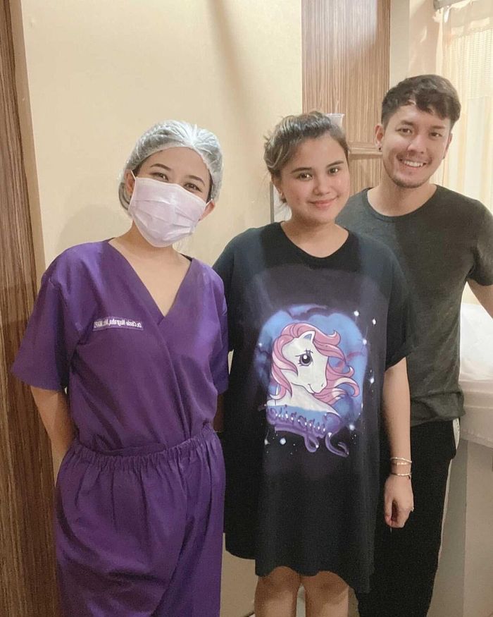 Audi Marissa bersama sang suami mendatangi dokter yang membantu proses dietnya.