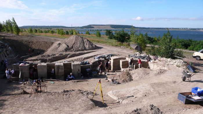 Ekskavasi di danau dekat situs Neumark-Nord untuk mencari tahu apa saja yang dilakukan Neanderthal terhadap alam sekitar yang dirusaknya 125.000 tahun yang lalu.