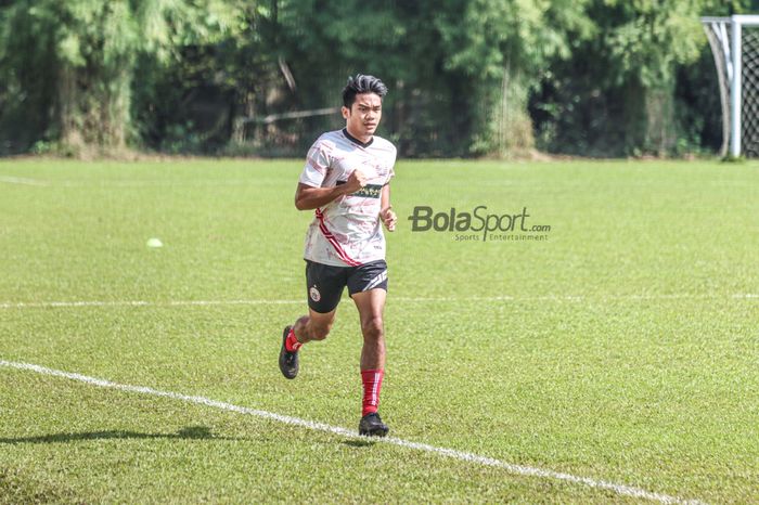 Pemain anyar Persija Jakarta, Samuel Christianson, sedang berlatih di Por Pelita Jaya, Sawangan, Jawa Barat.