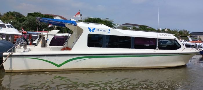 Menurut petugas, abu jenazah Laura Anna menumpang di speedboat nomor 2.