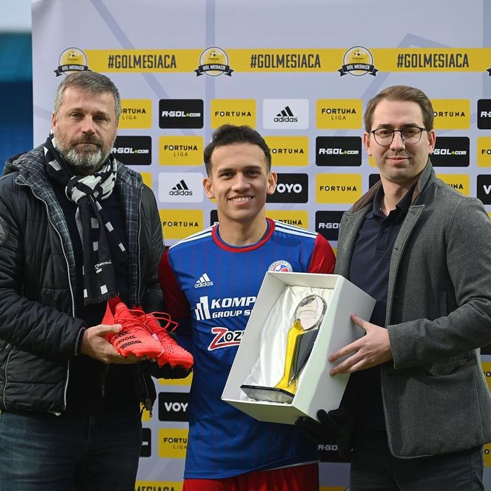Egy Maulana Vikri saat menerima penghargaan goal of the month Liga Slovakia, Sabtu (18/12/2021).