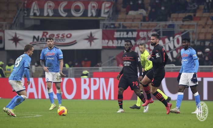 Napoli sukses menundukkan AC Milan 1-0 di San Siro dalam lanjutan Liga Italia 2021-2022.