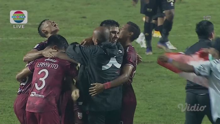 Pemain Persis Solo merayakan promosi ke Liga 1 (27/12/2021). 