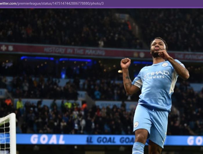 Penyerang Manchester City, Raheem Sterling, merayakan gol ke gawang Leicester City dalam laga Liga Inggris di Stadion Etihad, Minggu (26/12/2021).