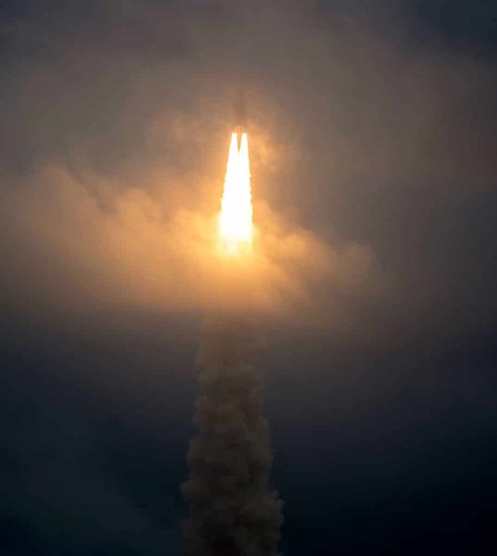 Teleskop Luar Angkasa James Webb NASA diluncurkan pada 25 Desember pukul 07:20 EST dengan roket Ariane 5 dari Spaceport Eropa di Guyana Prancis, di pantai timur laut Amerika Selatan.