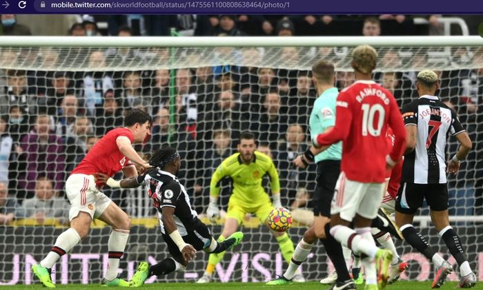 Proses gol winger Newcastle United, Allan Saint-Maximin, ke gawang Manchester United di St James' Park untuk melakoni laga pekan ke-19 Liga Inggris 2021-2022 pada Senin (27/12/2021) waktu setempat atau Selasa mulai pukul 03.00 WIB.